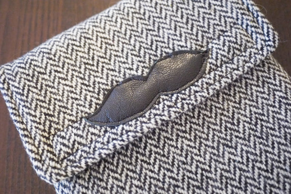 MacBook - Mustache